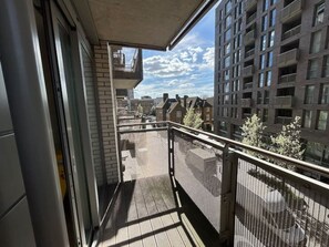 Property grounds - 1Bed Apt; Sleeps 4, Central to Shops & Transport (London)