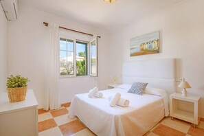 4 chambres, fer et planche à repasser, Wi-Fi gratuit, draps fournis