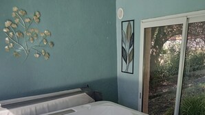 A spa tub with multiple jets, a control panel, and a view of the outdoors through a sliding door. - Villa with spa pool 2.5 km from the sea Poolhouse barbecue (La Seyne-sur-Mer)