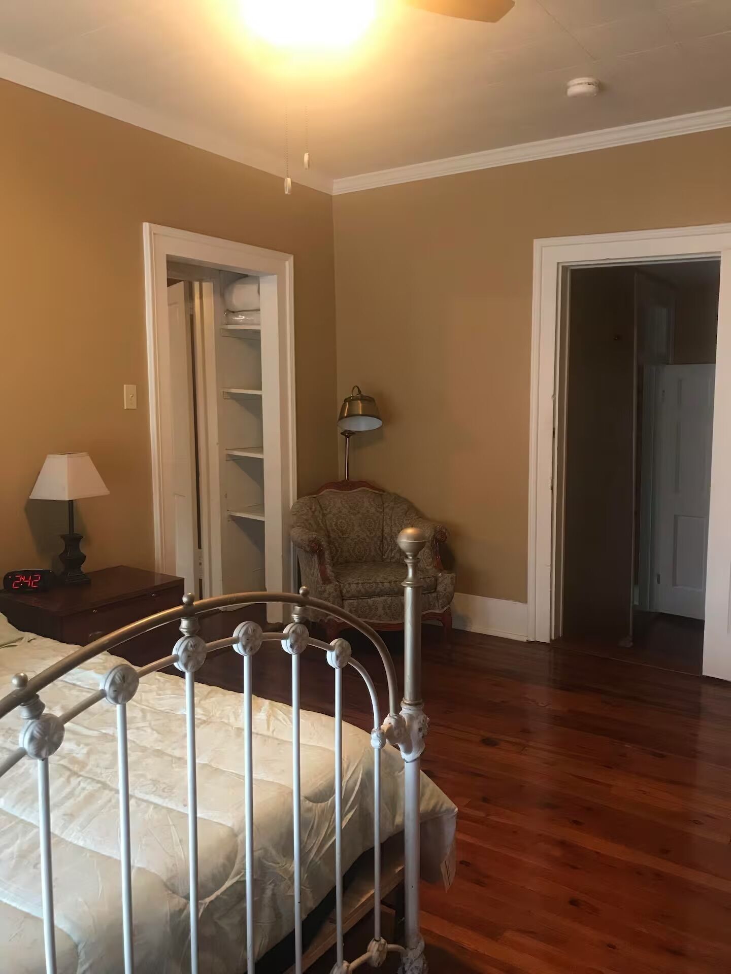 8 bedrooms, WiFi, bed sheets