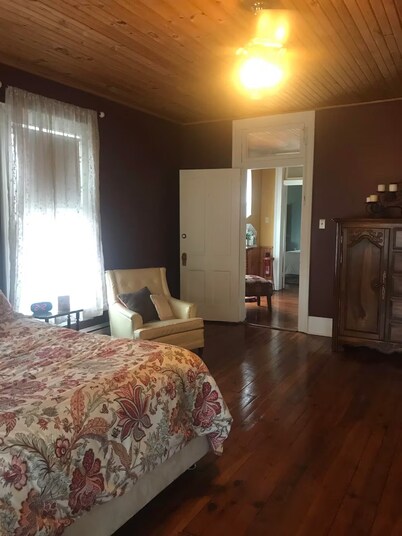 Perfect for Everyone - 8-bedrooms - The Future Generations University Guesthouse