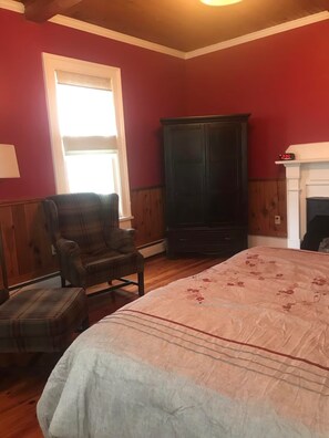 8 bedrooms, WiFi, bed sheets