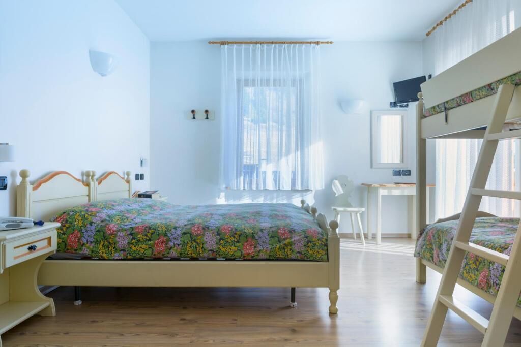 Standaard driepersoonskamer, balkon, uitzicht op bergen