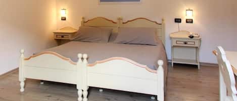 Habitación triple estándar, balcón, vistas a la montaña