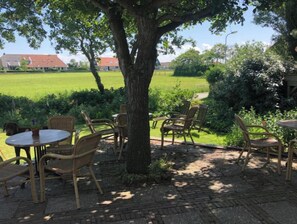 Outdoor dining - Hotel de Horper Wielen (Kaard)