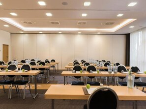 House | Meeting facility - Sunday Hotel Bielefeld Standard King Room (Bielefeld)