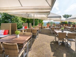 House | Balcony - Sunday Hotel Bielefeld Standard King Room (Bielefeld)