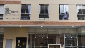 A building with 'Torre Evoca APARTASUITES' signage, indicating it is an apartment complex. - U-GO Torre Evoca Centro de la Ciudad (Bogotá)