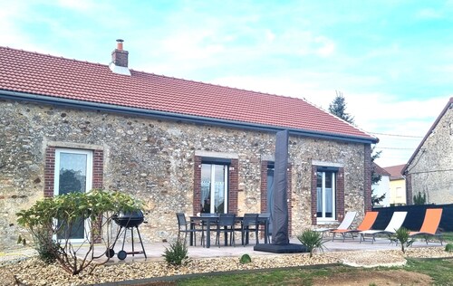 Maison de campagne individuelle 'Aux Hirondelles' avec terrasse privée, jardin privé et Wi-Fi