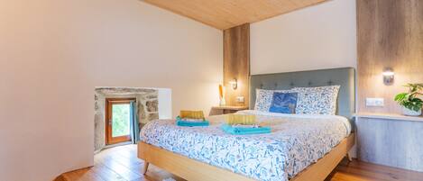 1 bedroom, bed sheets