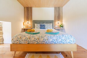 1 bedroom, bed sheets