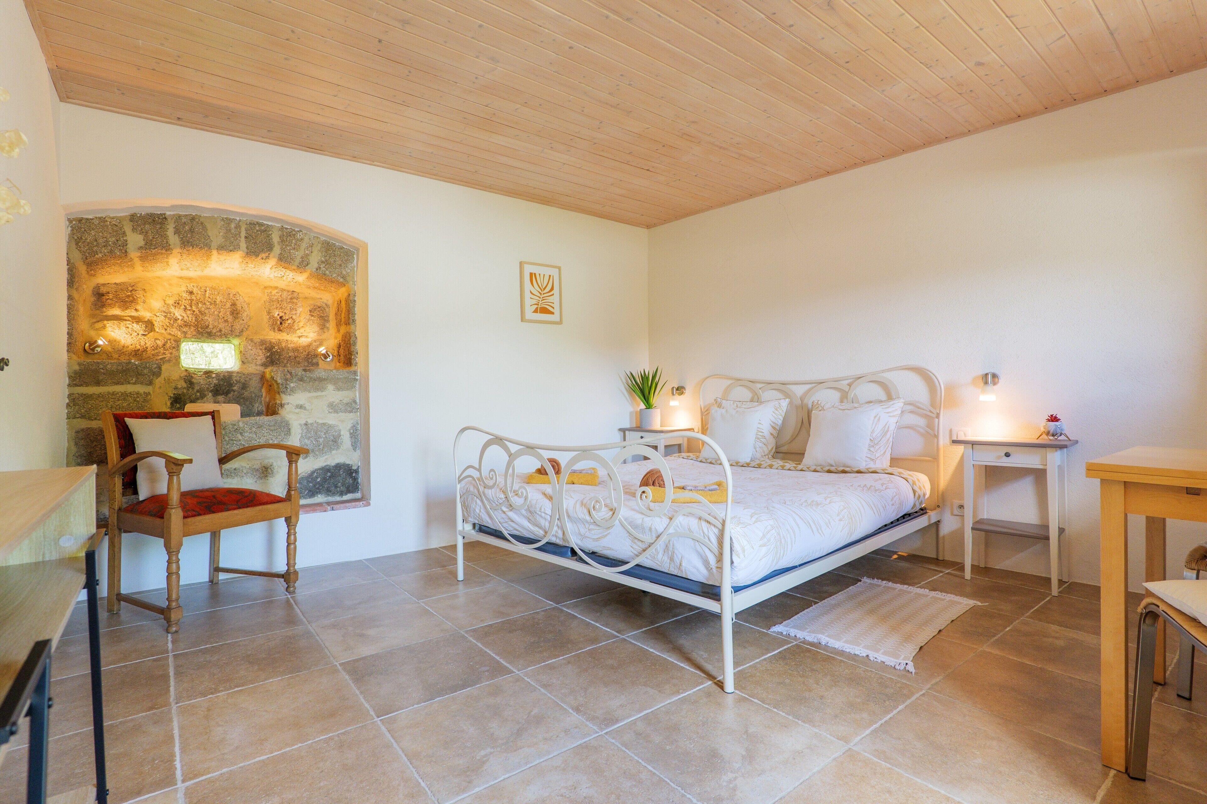 1 dormitorio y ropa de cama