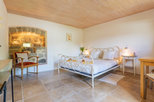 Guest Room “La Montselgues” with Mountain View, Shared Pool, Private Terrace