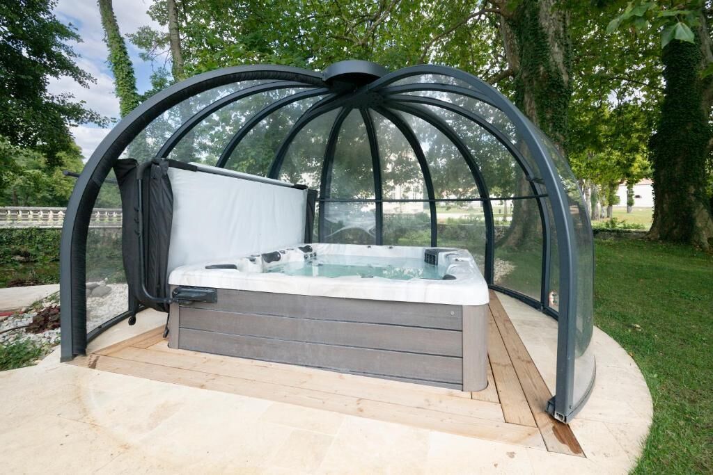 Bain à remous extérieur