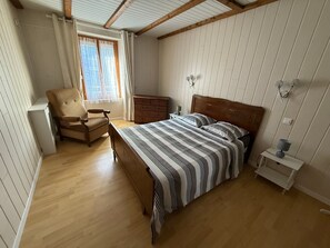 3 sovrum, strykjärn/strykbräda och sängkläder
