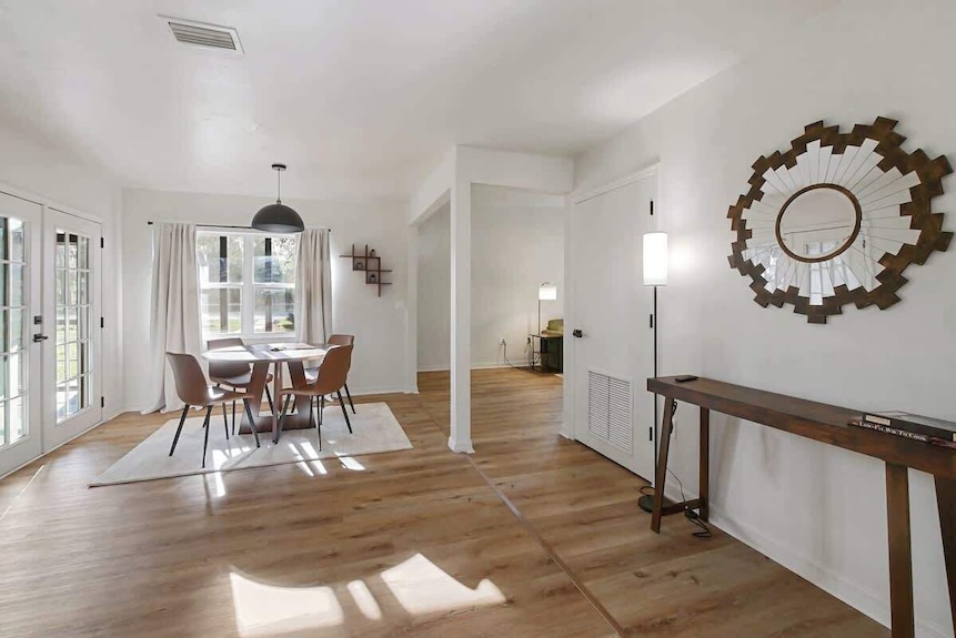 One Acre Peaceful Property | King Bed, Game Room | - Gainesville