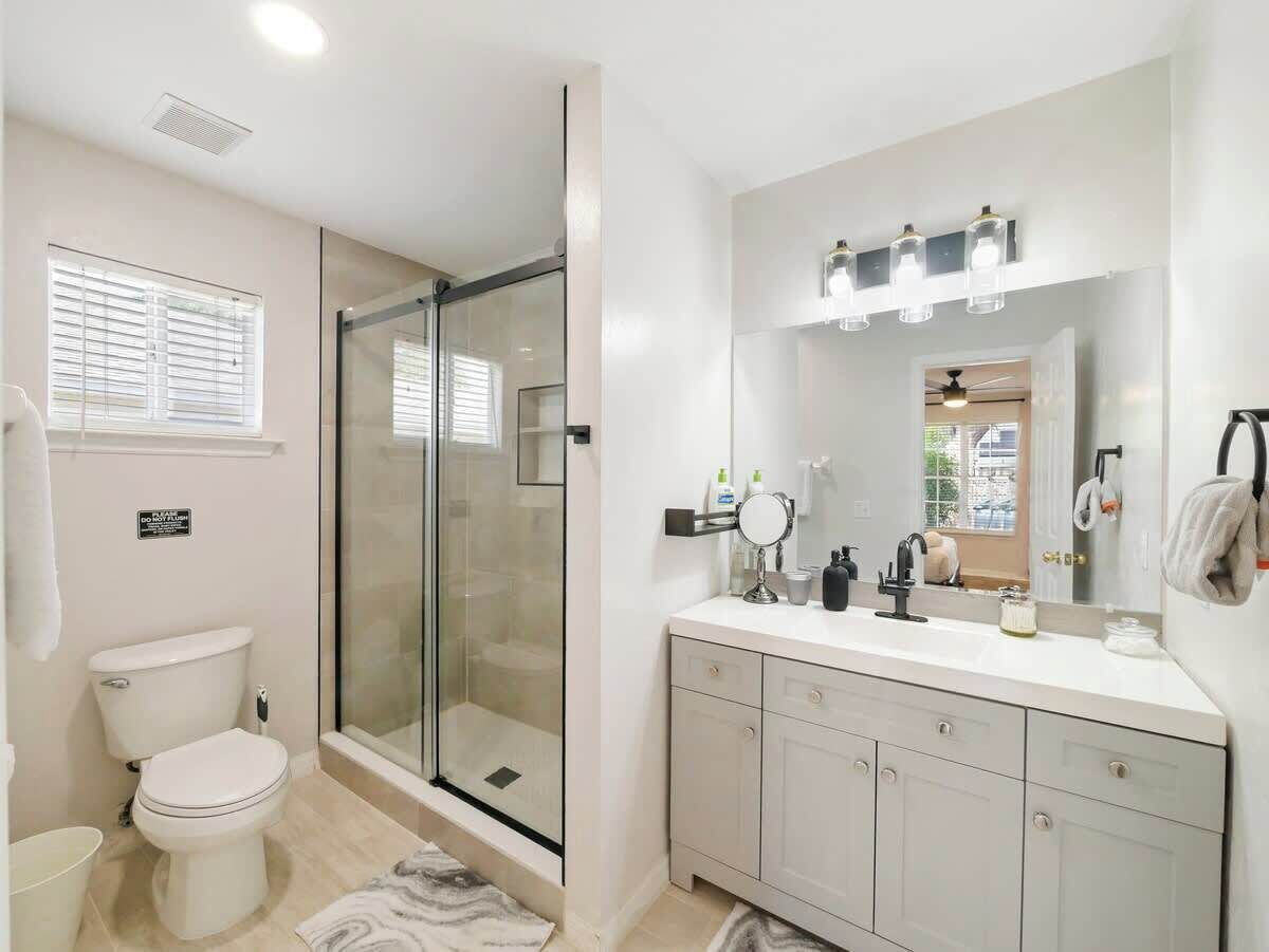 Shower, hair dryer, towels, shampoo