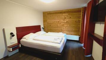 Apartment | 1 bedroom, bed sheets