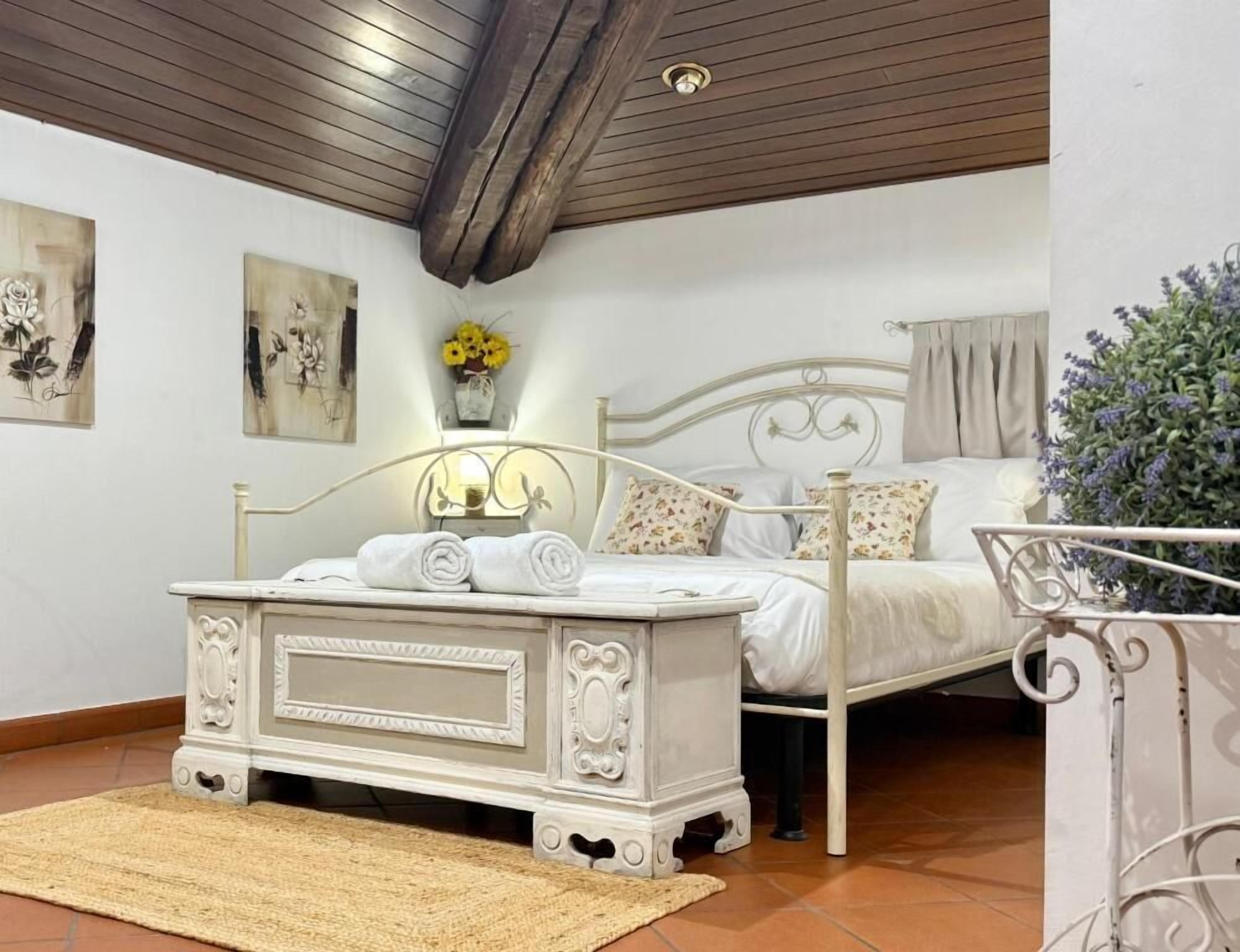Classic Double Room, 1 Double Bed, Courtyard View | Free WiFi