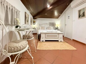 Classic Double Room, 1 Double Bed, Courtyard View