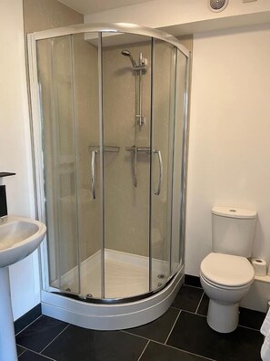 Double Room | Bathroom - The Temple Bar Inn (Hereford)