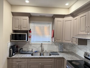 Fridge, microwave, oven, stovetop - 3BR Modern New Home By the Ambassador Bridge & Gordie Howe International Bridge. (Windsor)