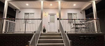3BR Modern New Home By the Ambassador Bridge & Gordie Howe International Bridge.