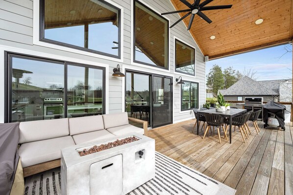 Outdoor dining - Lakefront Home on Williamstown Lake Near Ark! (Williamstown)