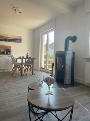 Dining - Apartment Kaiserperle at Haus Urvasi - Seaside-Flair with sauna and fireplace (Lübeck)