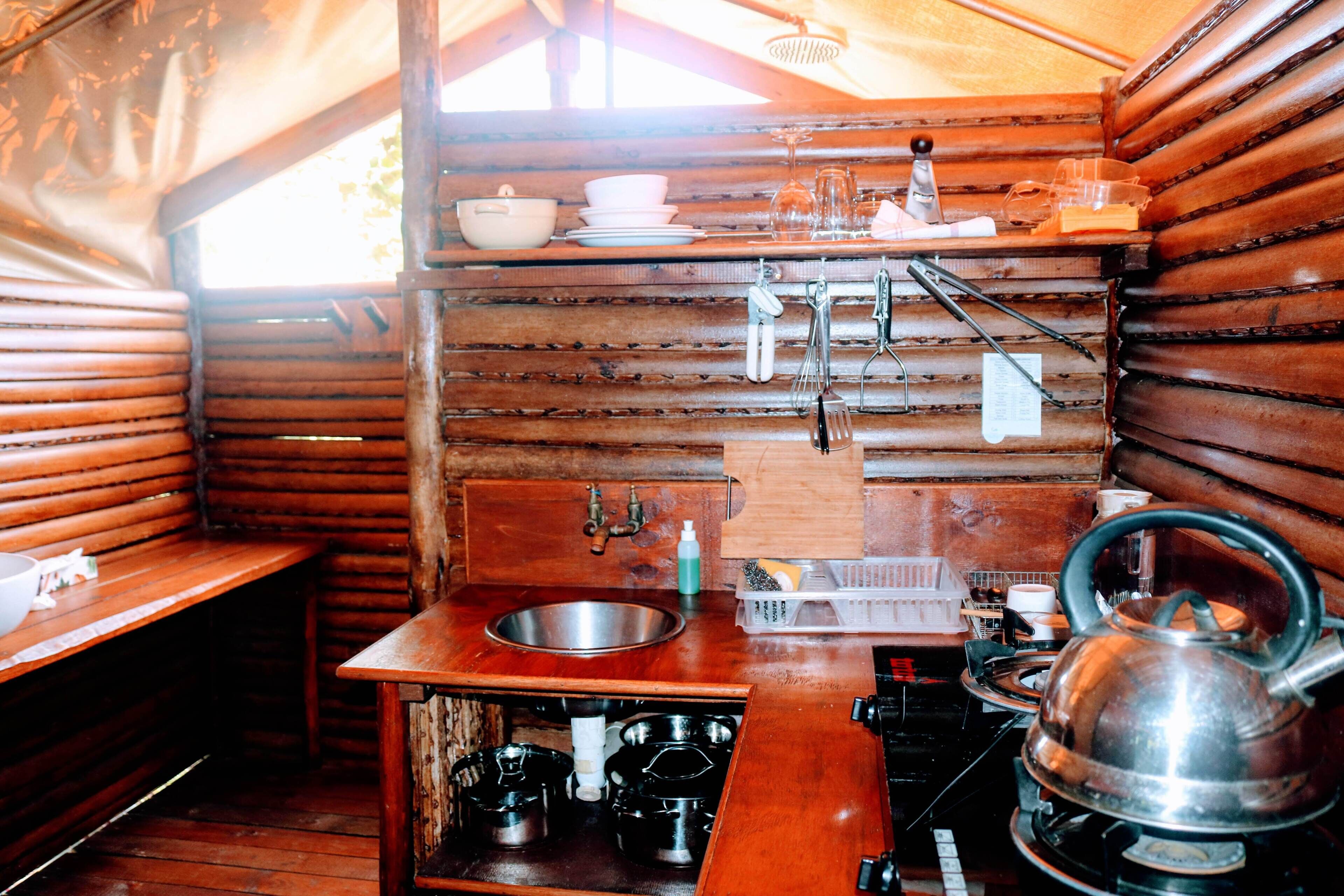 Standard Tent, Garden View | Private kitchen | Fridge, stovetop, cookware/dishes/utensils