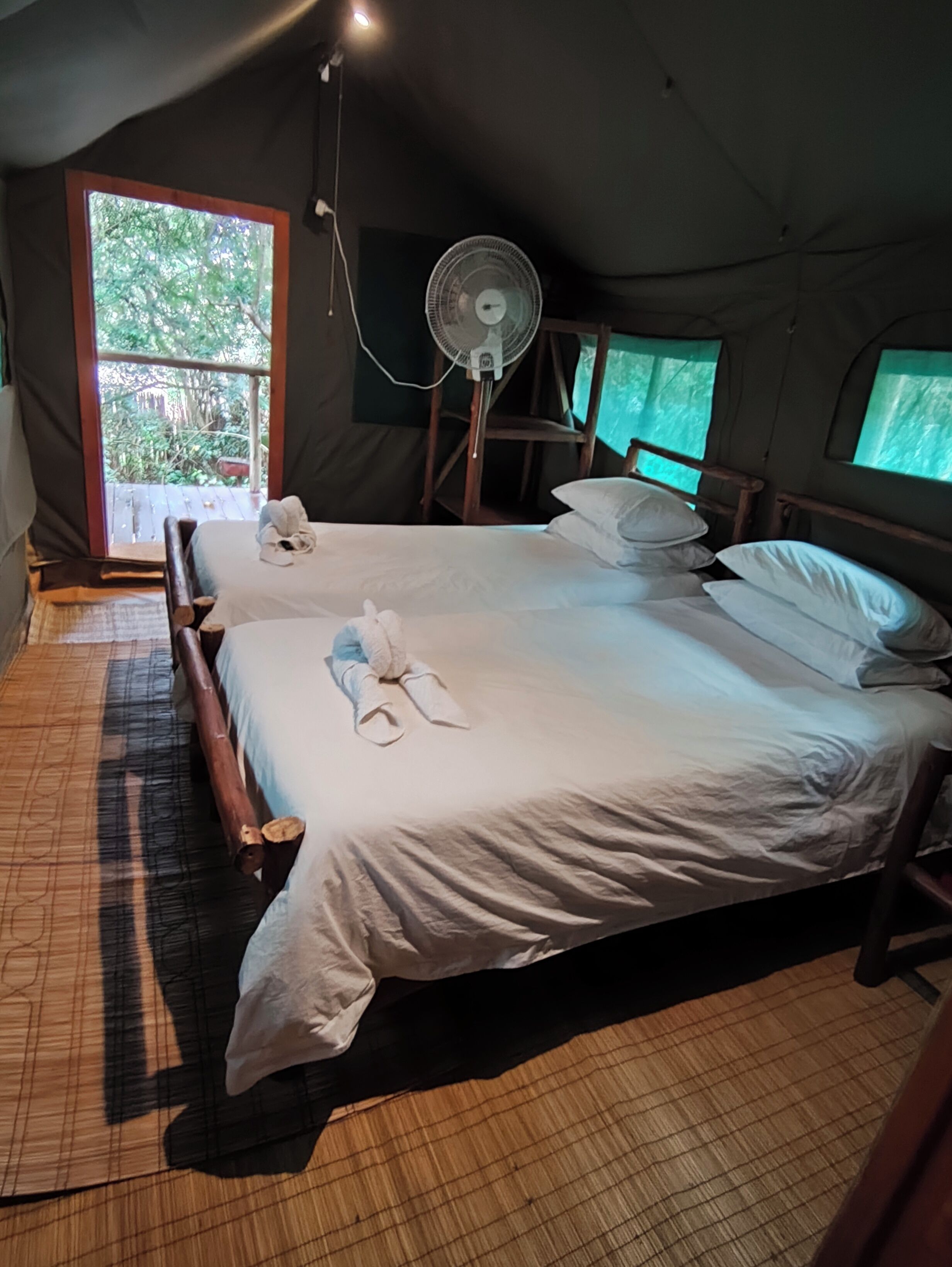 Standard Tent, Garden View | Laptop workspace