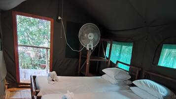 Standard Tent, Garden View | Laptop workspace