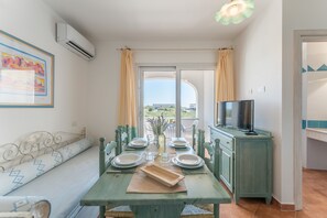 Apartamento, 1 quarto | Sala de jantar