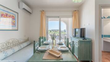 Apartamento, 1 quarto | Sala de jantar