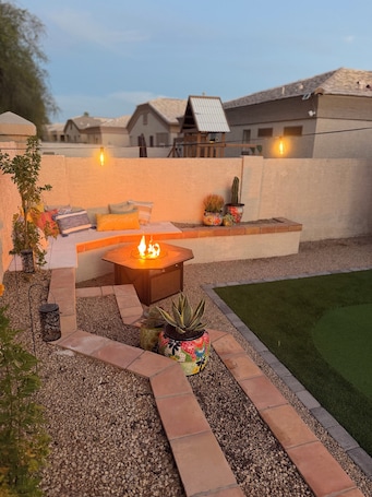 Terrace/patio. 3-bedroom house in quaint Glendale with cool AC breeze