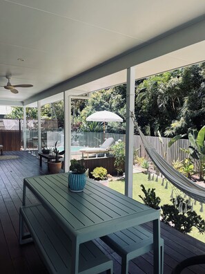 屋外ダイニングエリア