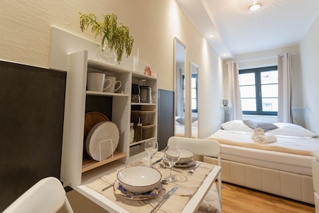 1 bedroom, WiFi, bed sheets. Baltic Apartment – Central Retreat for Two