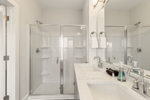 Hair dryer, towels, shampoo, toilet paper - Seagate at Clara Beach Getaway | 3 Bedrooms • Sleeps 6 (Panama City Beach)