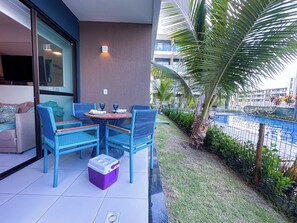 Outdoor dining - Flat em resort - Várias Piscinas (Ipojuca)