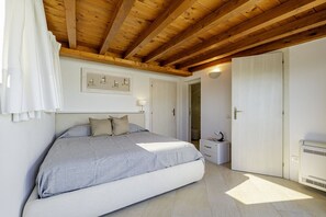 3 bedrooms, iron/ironing board, free WiFi, bed sheets - Darsena View - loft with panoramic harbor views (Olbia)