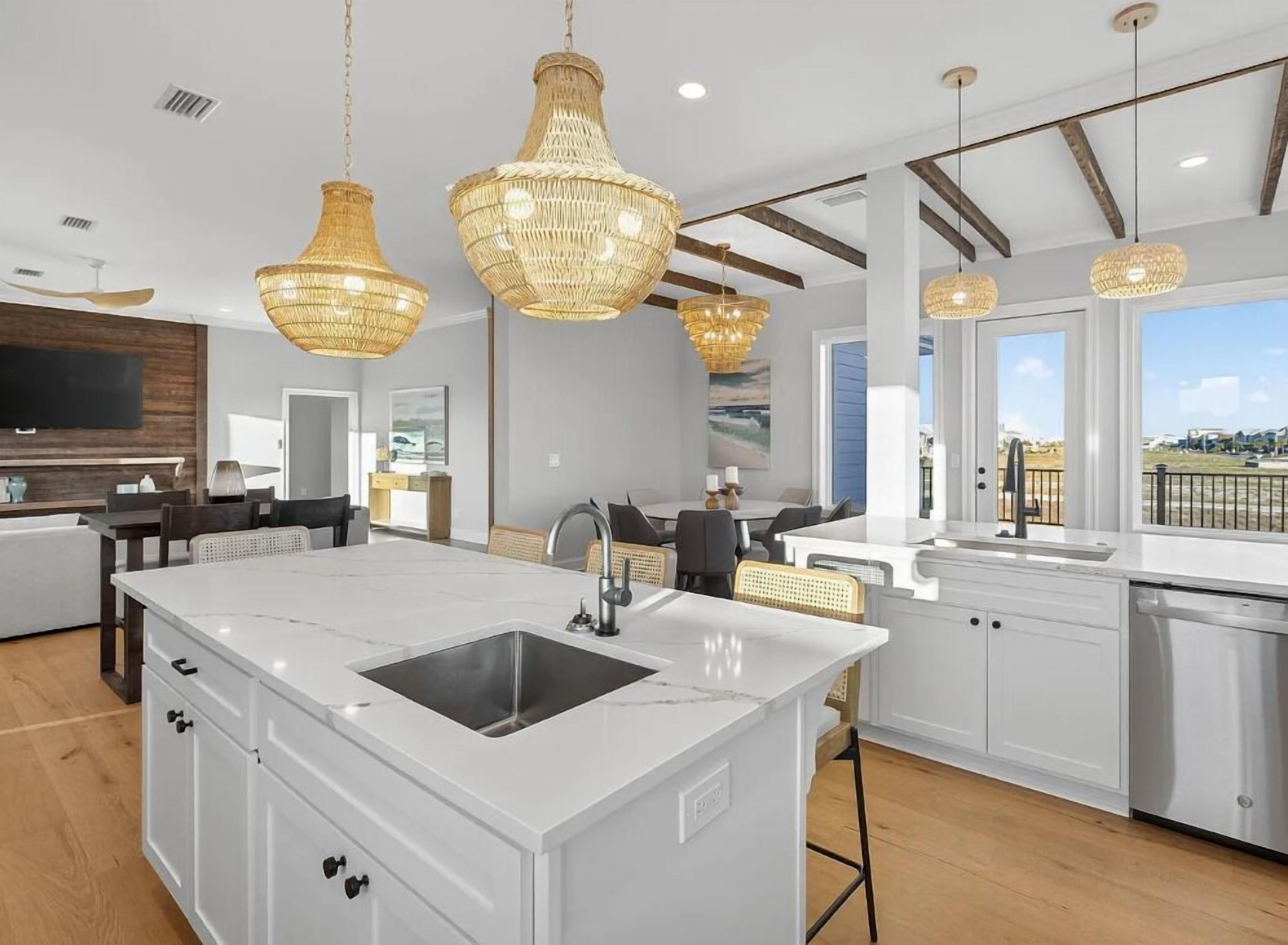 House, Multiple Beds (Sand Out In A Crowd) | Private kitchen