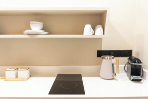 Private kitchen - Westport Town Studio with Murphy Bed and Kitchenette. Perfect for 2 (Westport)