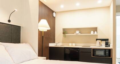 Westport Town Studio with Murphy Bed and Kitchenette. Perfect for 2