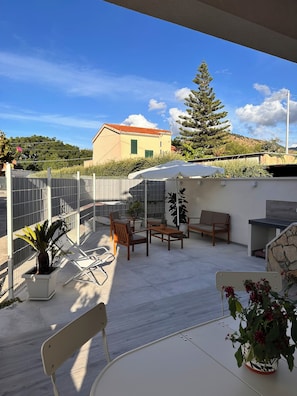 Outdoor dining - A Taste of the Sea: Relax in Cefalù, with public beaches and the Madonie Park just a stone's throw away (Lascari)