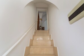 A staircase with a handrail leading to a landing. - Charming Townhouse in Martina Franca Old Town with Roof Terrace (Martina Franca)