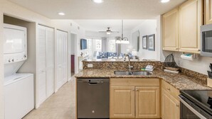 Private kitchen - Sunset Vistas Getaway (Treasure Island)