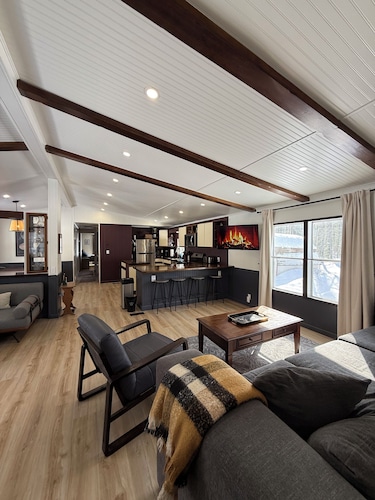 Northern Michigan Woodland Retreat Near Mackinac Island, Sleeps 8