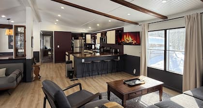 Northern Michigan Woodland Retreat Near Mackinac Island, Sleeps 8