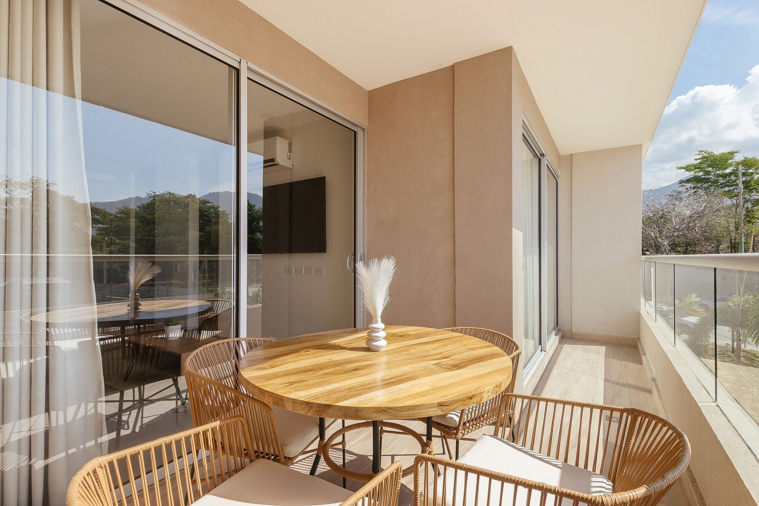 Apartamento luxo | Opções para refeição ao ar livre