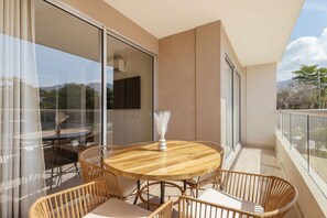 Outdoor dining - U-GO Santa Marina Exclusividad y Mar (Santa Marta)